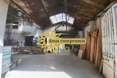 Local commercial - 921 m²