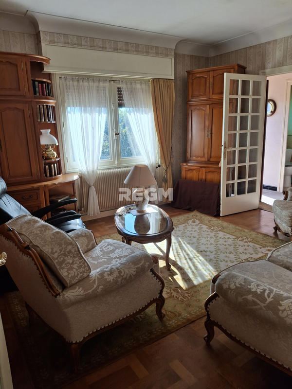 Maison - 180 m² - 8 pièces