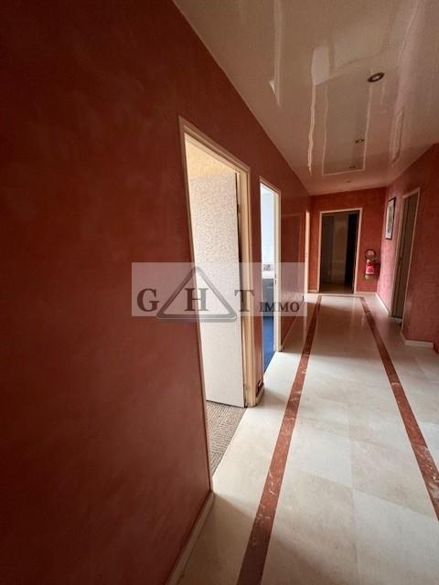 Entrepôt - 1 200 m²