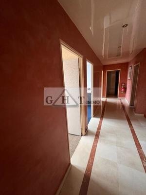 Entrepôt - 1 200 m²