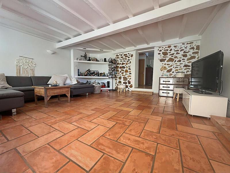 Maison - 274 m² - 9 pièces