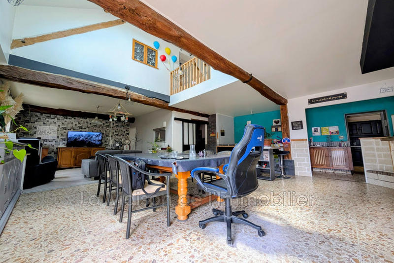 Propriété - 293 m² - 10 pièces