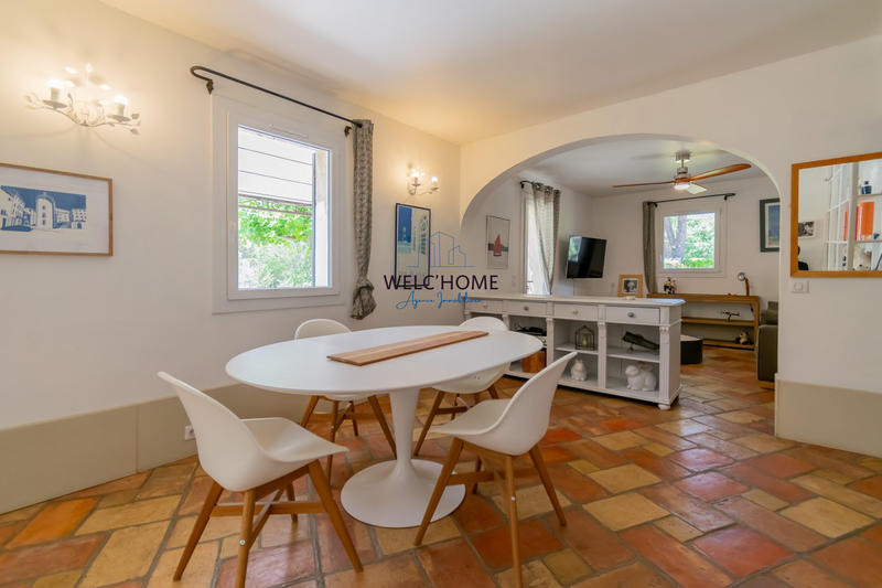 Villa - 234 m² - 8 pièces