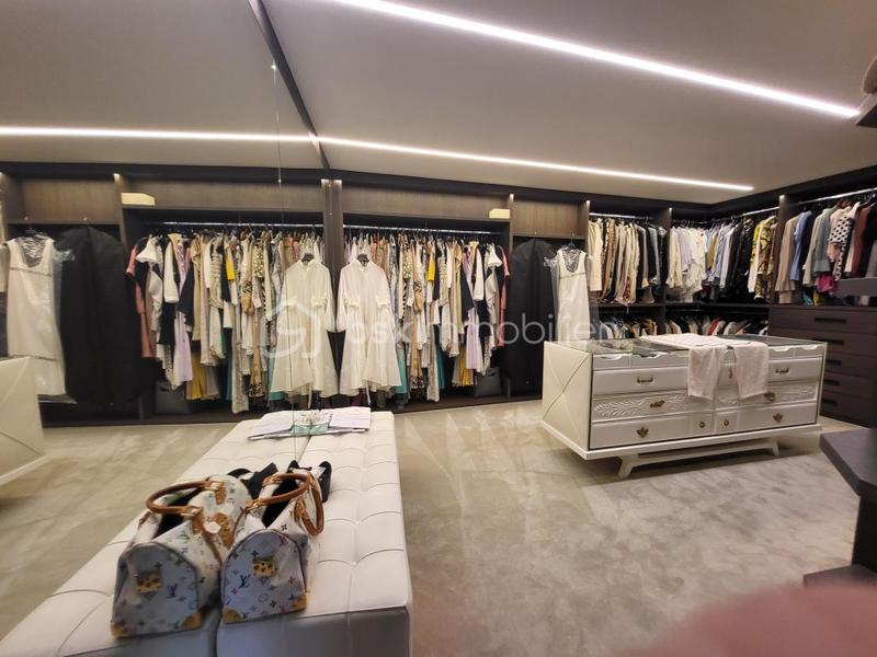 Penthouse - 344 m² - 7 pièces