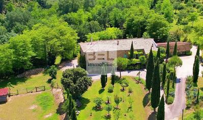 Mas - 571 m² - 24 pièces