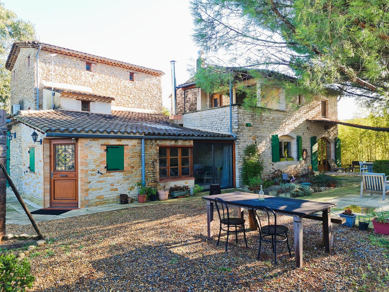 Maison - 242 m² - 7 pièces