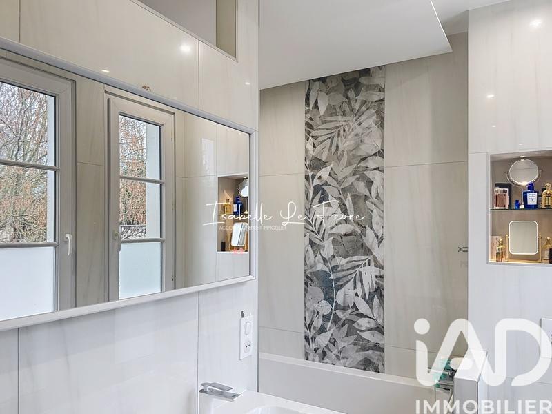 Maison - 202 m² - 9 pièces