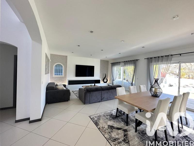 Maison - 328 m² - 6 pièces