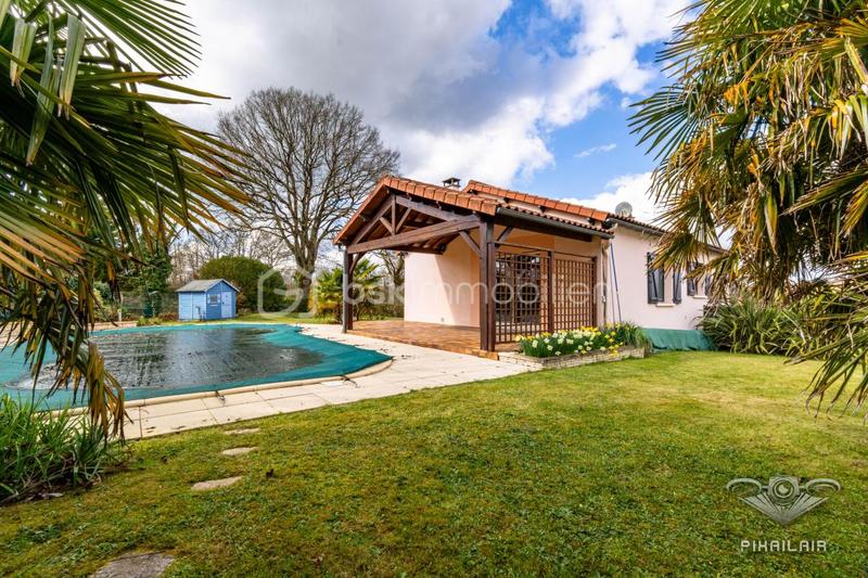 Maison traditionnelle - 163 m² - 6 pièces