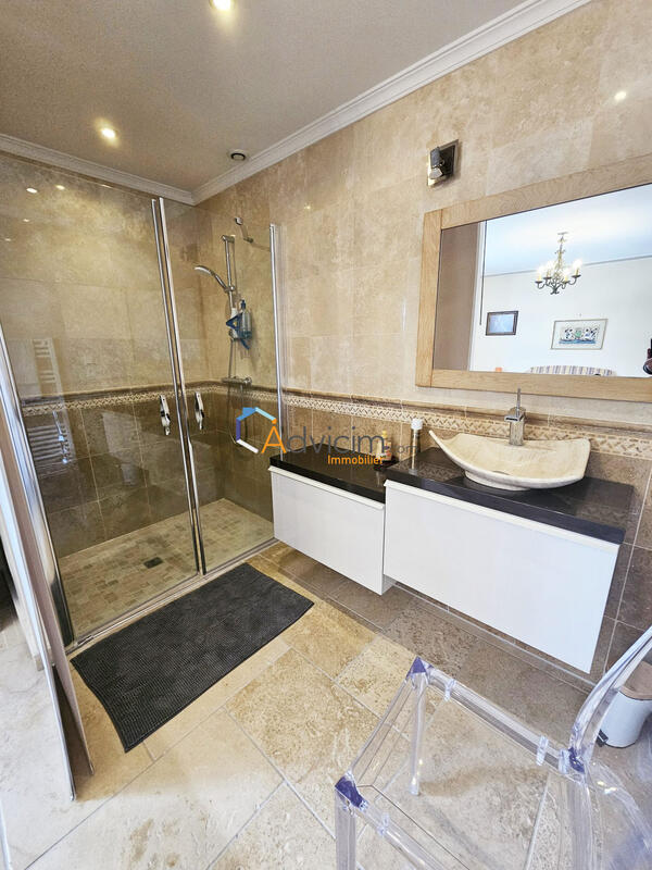 Maison - 180 m² - 6 pièces