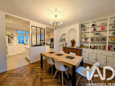 Maison - 220 m² - 7 pièces