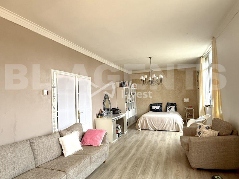 Maison - 215 m² - 6 pièces