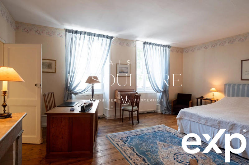 Maison - 300 m² - 7 pièces