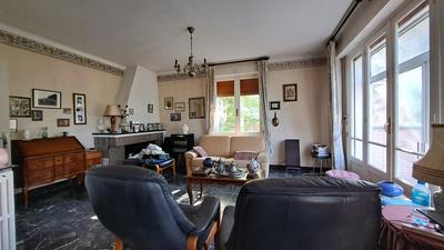 Maison - 185 m² - 10 pièces