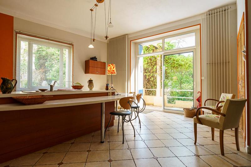 Maison - 246 m² - 10 pièces