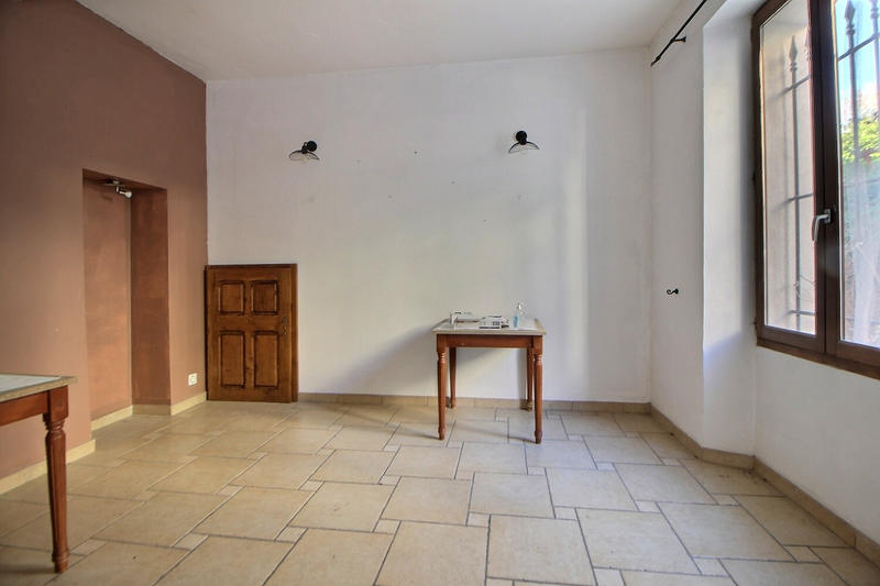 Maison - 277 m² - 14 pièces