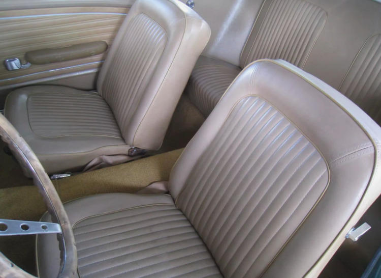 Ford Mustang Coupe V8