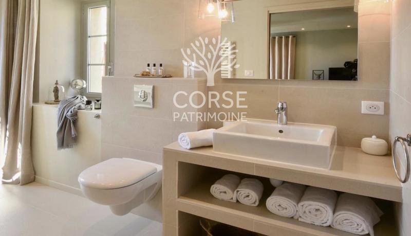 Maison de village - 302 m² - 12 pièces