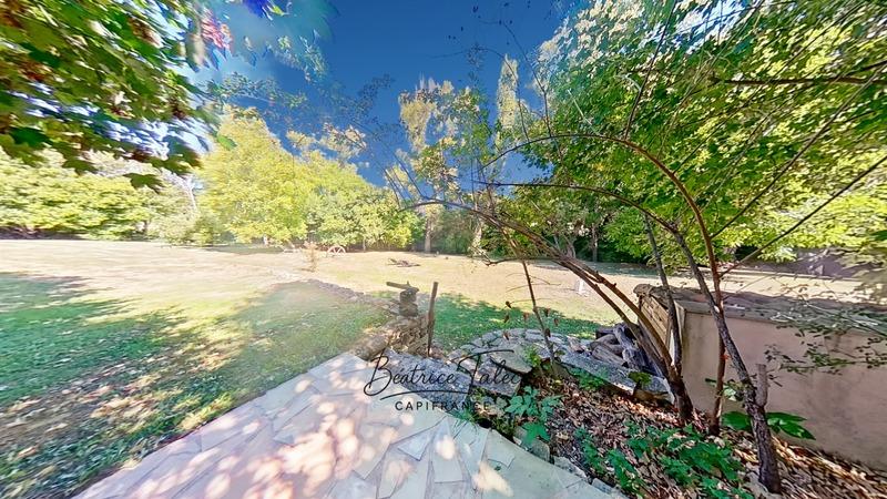 Maison - 390 m² - 16 pièces