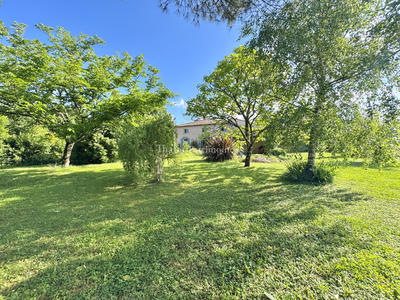 Maison - 220 m² - 8 pièces