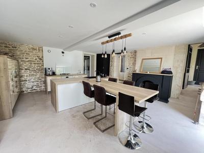 Demeure - 273 m² - 8 pièces