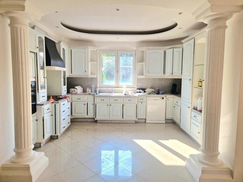 Maison - 224 m² - 7 pièces