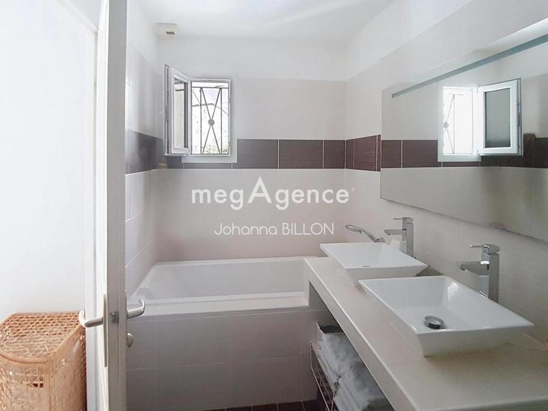 Maison traditionnelle - 178 m² - 6 pièces