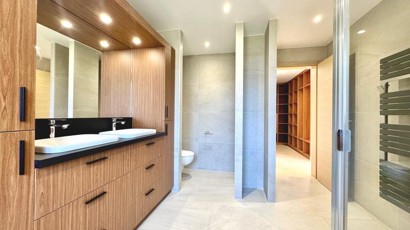 Maison - 235 m² - 7 pièces