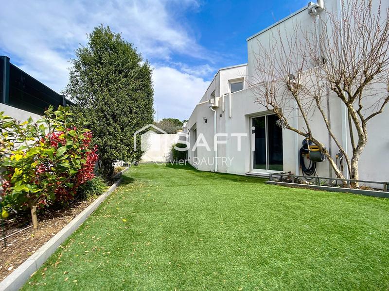 Maison - 241 m² - 10 pièces