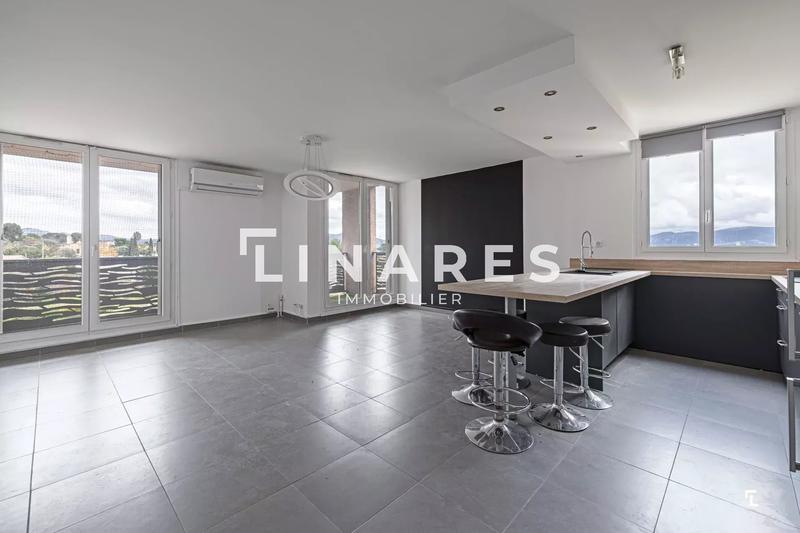 Appartement - 100 m² - 5 pièces