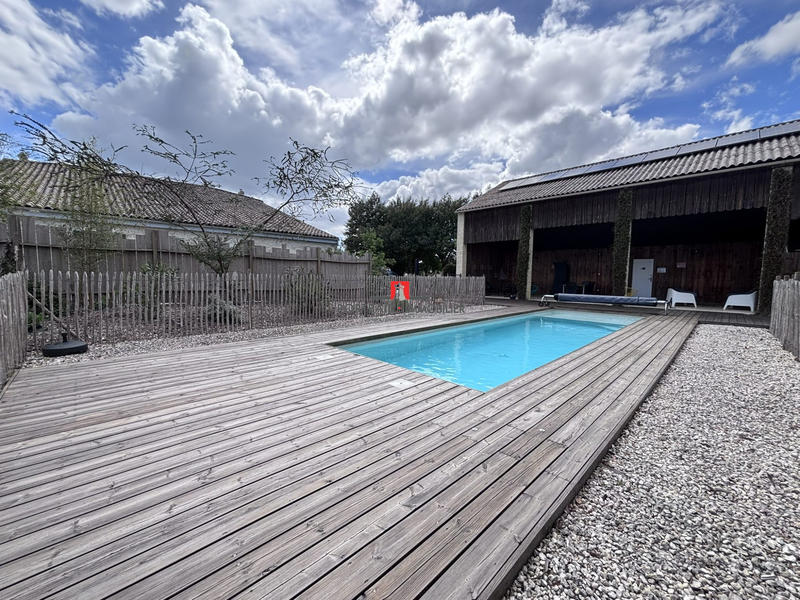 Maison - 300 m² - 11 pièces