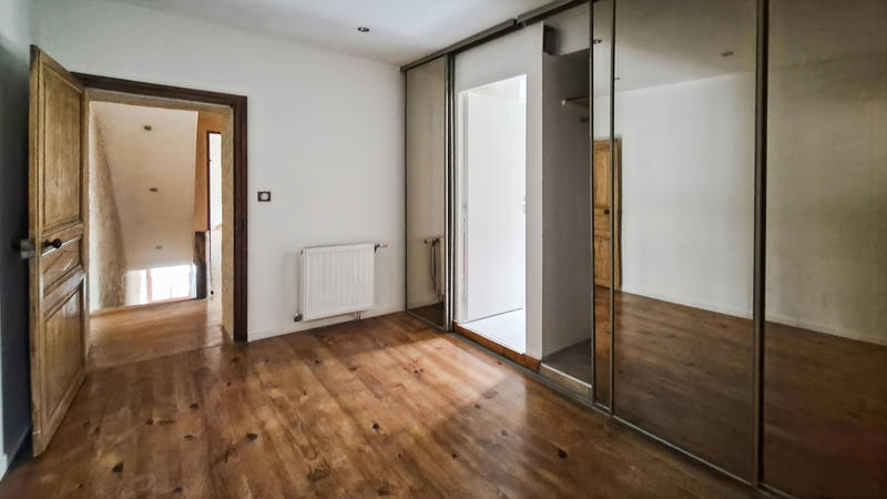 Maison - 242 m² - 9 pièces