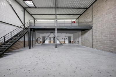 Entrepôt - 379 m²