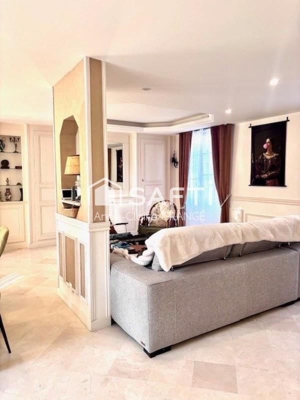 Maison - 221 m² - 12 pièces