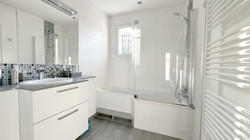 Maison - 185 m² - 7 pièces