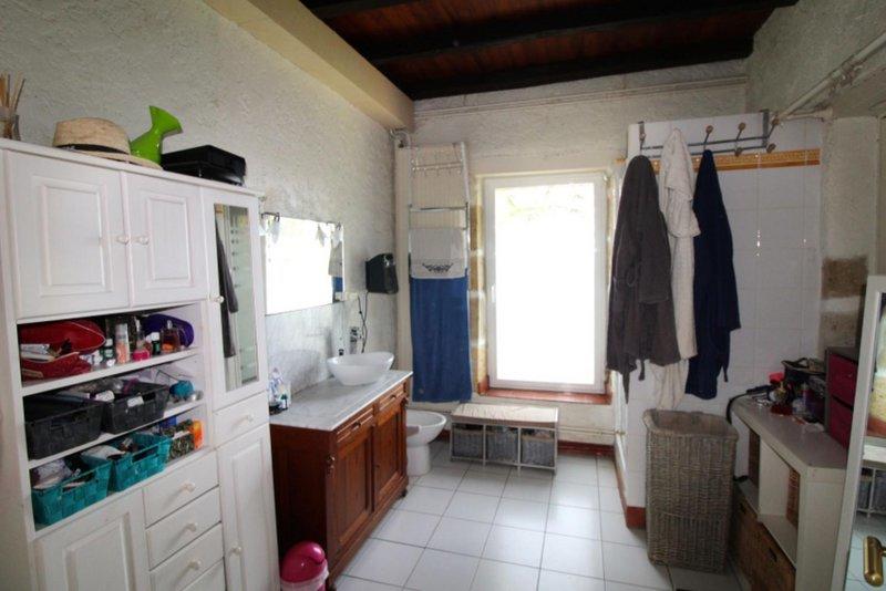 Propriété - 253 m² - 8 pièces