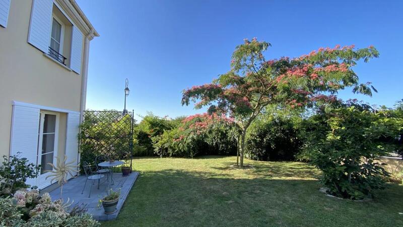 Propriété - 201 m² - 8 pièces