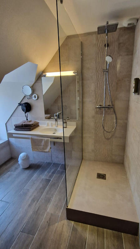 Fonds de commerce - 1 400 m²