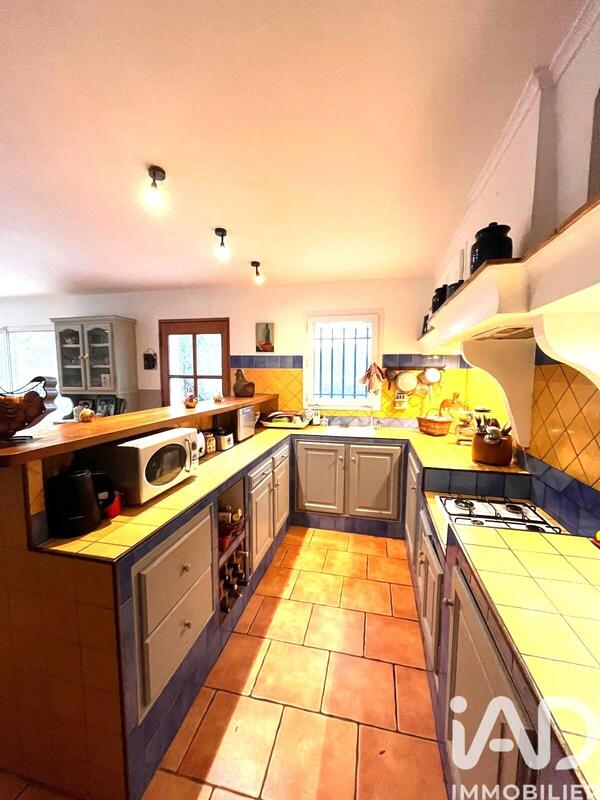 Maison - 182 m² - 7 pièces