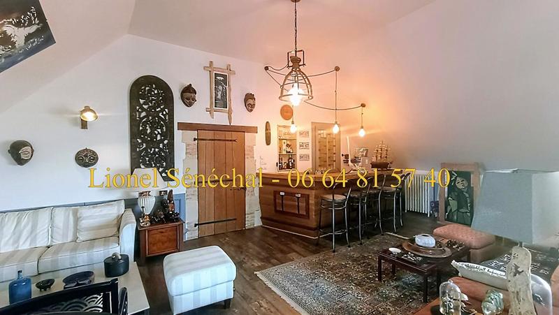 Demeure - 240 m² - 12 pièces