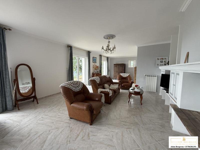 Maison - 220 m² - 5 pièces