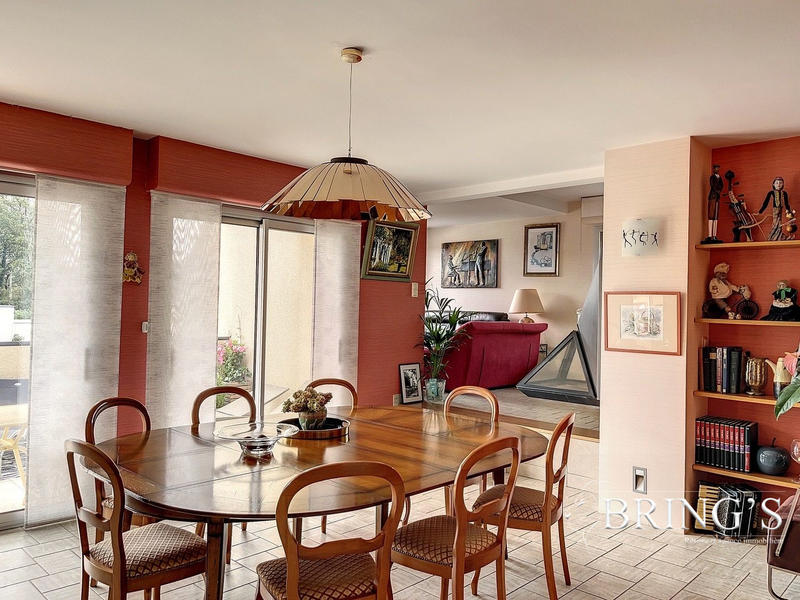 Villa - 250 m² - 8 pièces