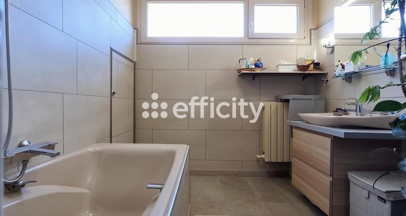 Maison - 96 m² - 4 pièces