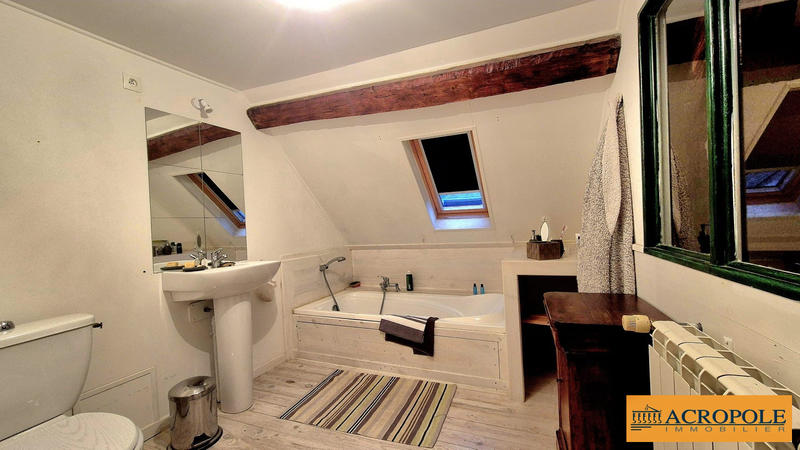 Maison - 240 m² - 9 pièces