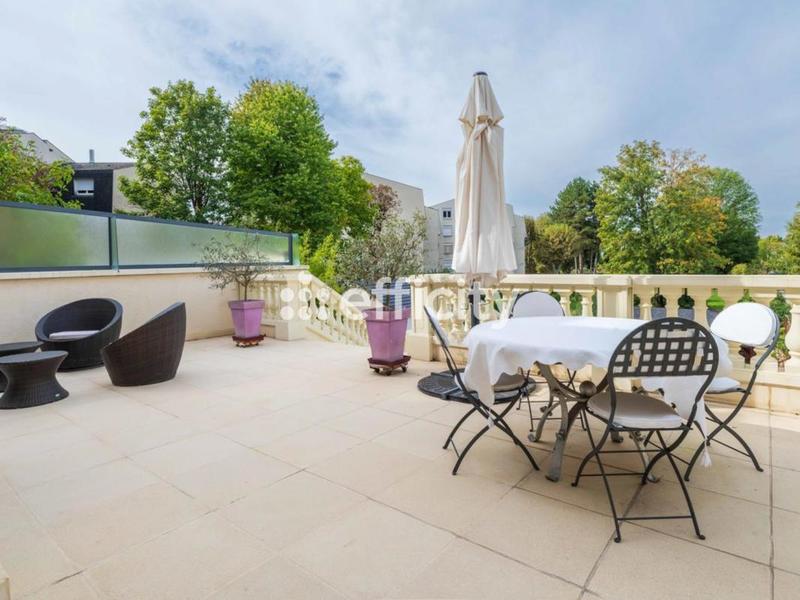 Pavillon - 327 m² - 6 pièces