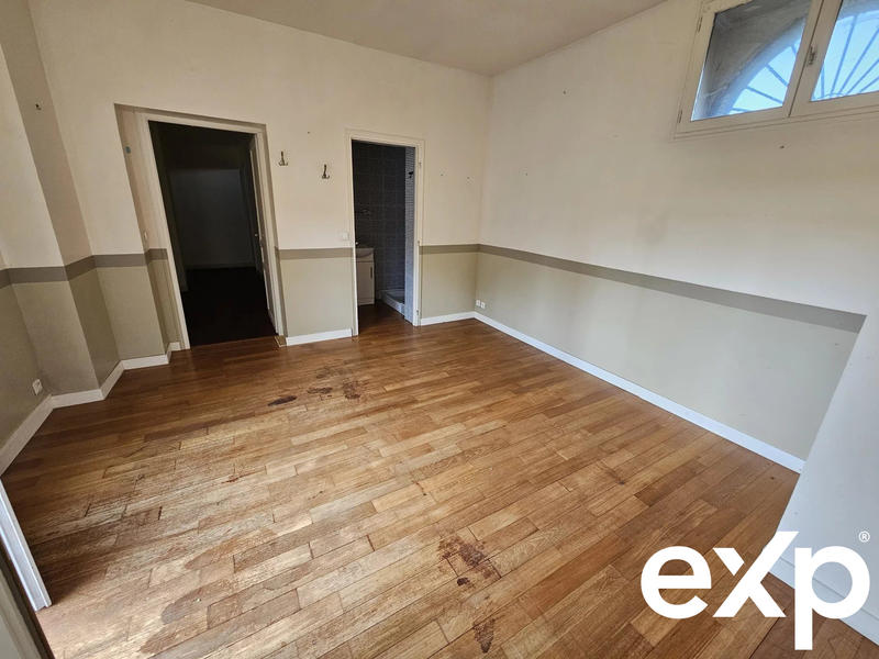 Maison - 243 m² - 9 pièces