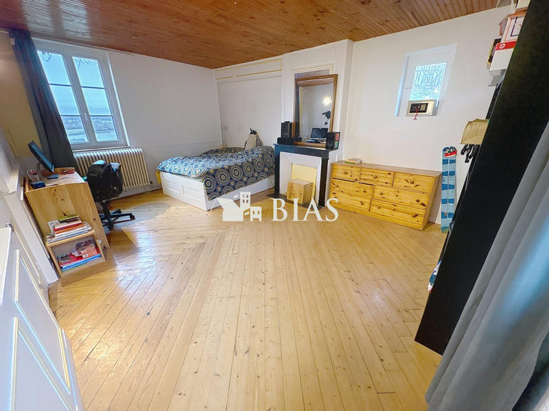 Maison - 246 m² - 9 pièces