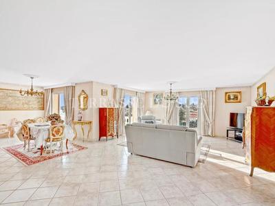 Propriété - 174 m² - 6 pièces