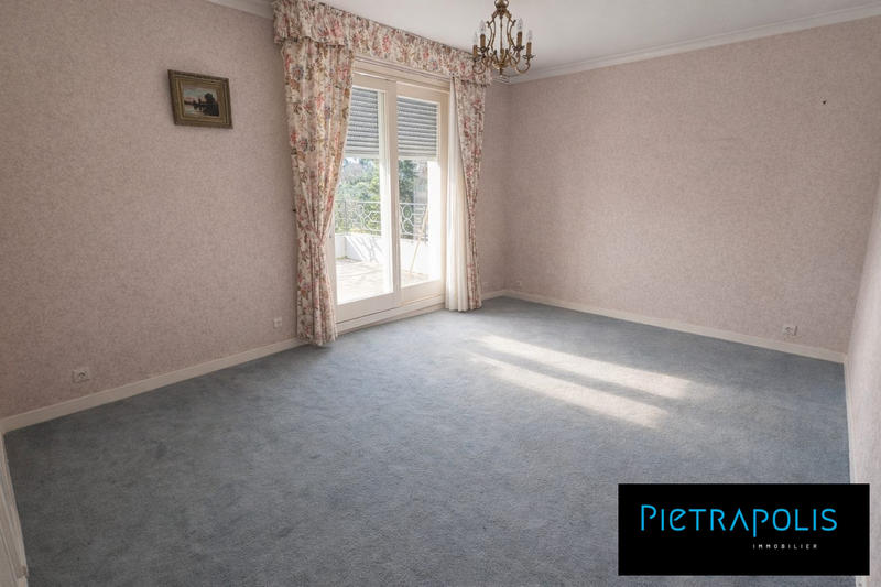 Maison - 235 m² - 7 pièces