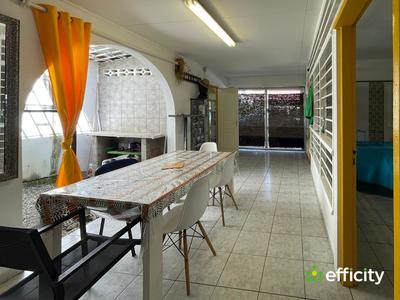 Maison - 137 m² - 6 pièces